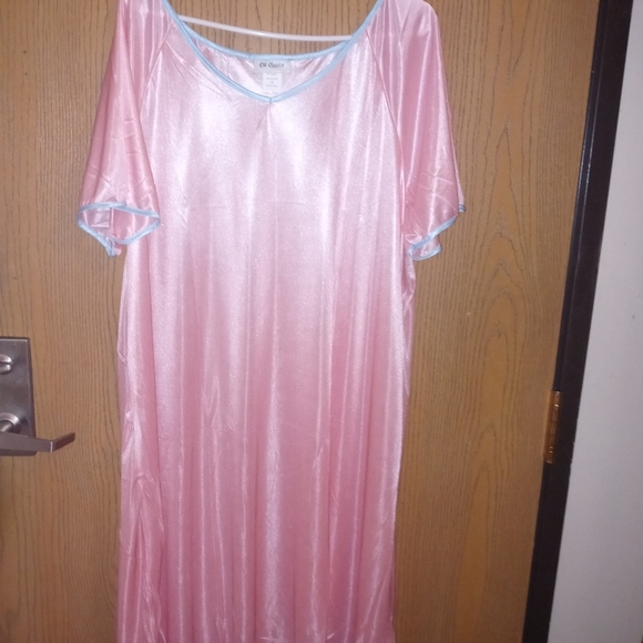 COPY - Copy - 𝅺Cw classics 2pk nightgowns 1 blue 1 pink 1x 100% polyester - Picture 4 of 4
